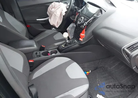 2014 Ford Focus St z USA, uszkodzony, nr VIN 1FADP3L93EL395117